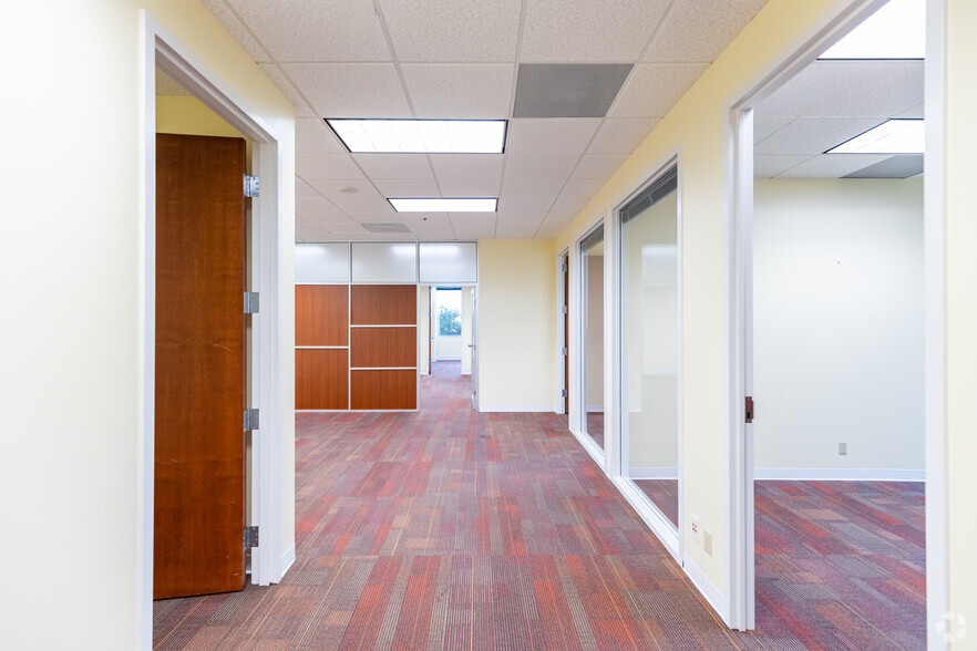 More Photos Of 2400 E Commercial Blvd, Fort Lauderdale Office For Lease