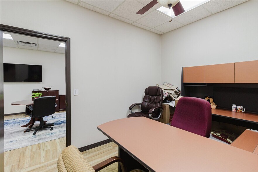 More Photos Of 611 Druid Rd E, Clearwater Office For Sale