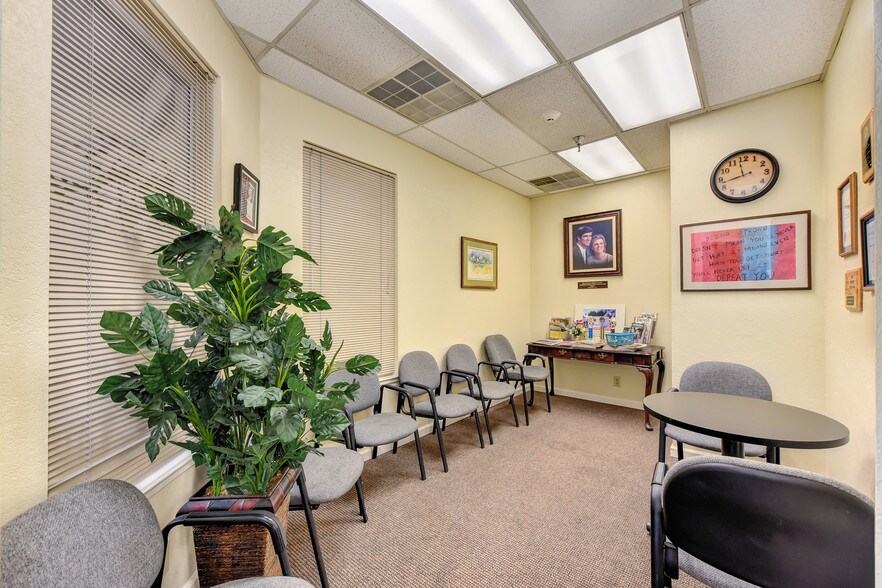 More Photos Of 4718-4740 Engle Rd, Carmichael Loft Creative Space For Lease