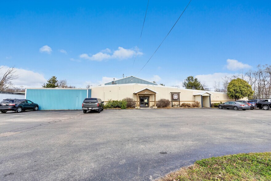 Primary Photo Of 715 Redfield St, Waupaca Freestanding For Sale