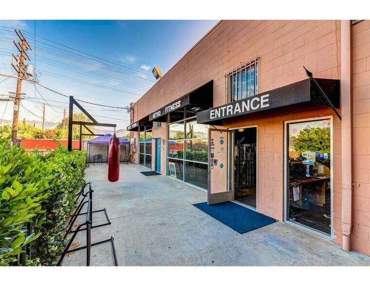 More Photos Of 2985-2999 Glendale Blvd, Los Angeles Health Club For Sale