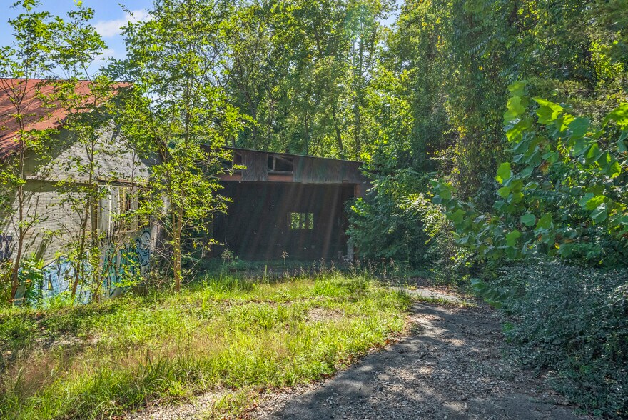 More Photos Of 322 Depot St, Amherst Warehouse For Sale