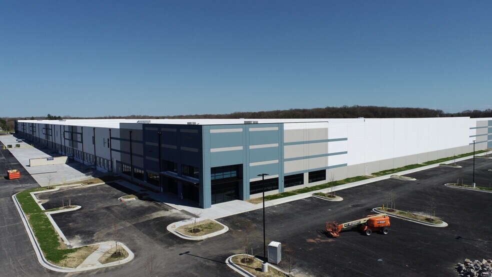 More Photos Of 1000 Commerce Center Dr, Elkton Distribution For Lease