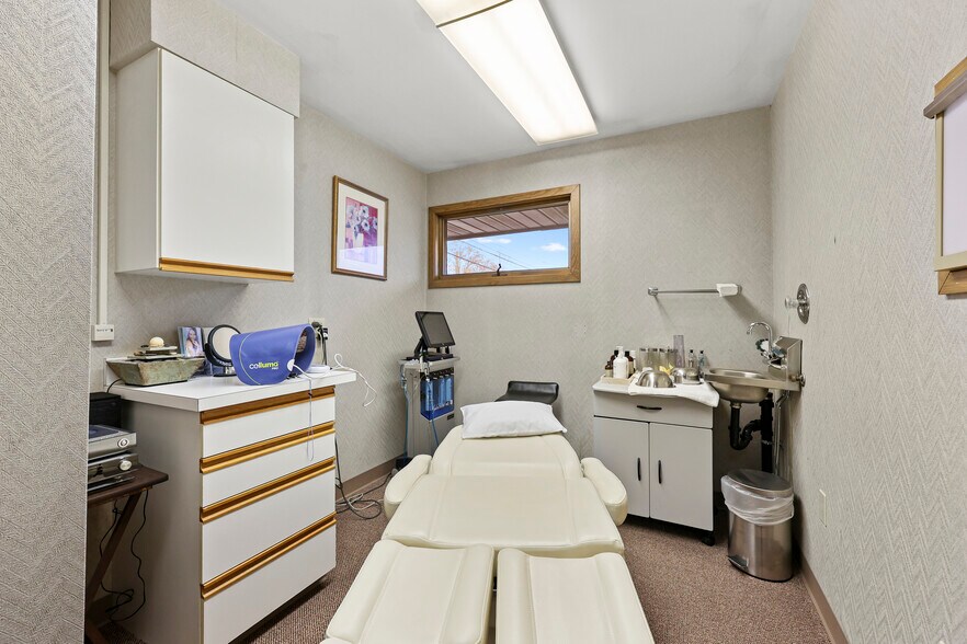 More Photos Of 95 New Litchfield St, Torrington Medical For Sale