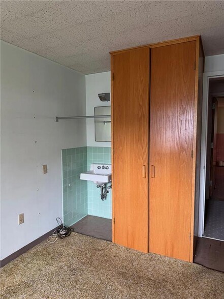 More Photos Of 89 E Genesee St, Auburn Flex For Sale