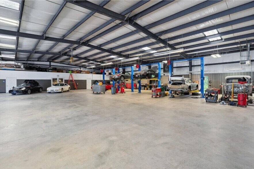 More Photos Of 20 Bellamy Pl, Stockbridge Warehouse For Sale