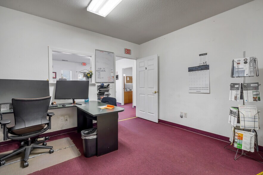 More Photos Of 1565 Kisker Rd, Saint Charles Office For Sale