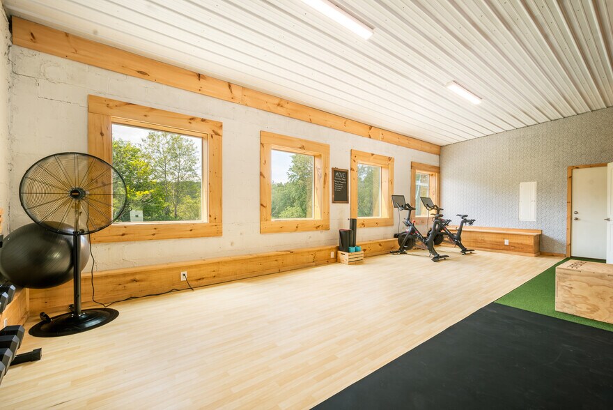 More Photos Of 541 Spruce St, Thomas Flex For Sale