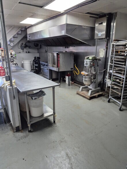 More Photos Of 2925-2931 Fairfield Ave, Bridgeport Office For Lease