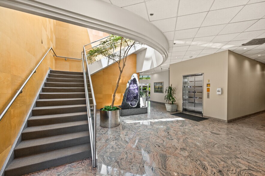 More Photos Of 4725 Holladay Blvd, Salt Lake City Office For Lease