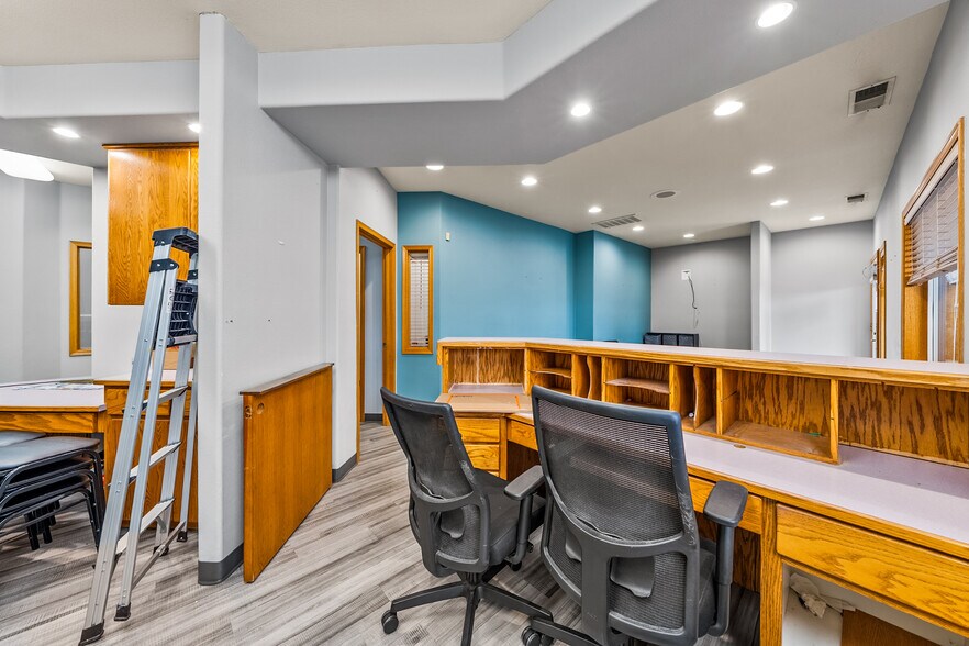 More Photos Of 925 Town Centre Dr, Medford Medical For Lease