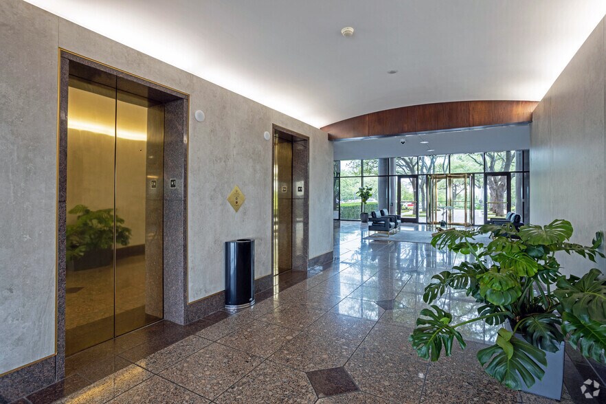More Photos Of 6034 Courtyard Dr W, Austin Office For Lease