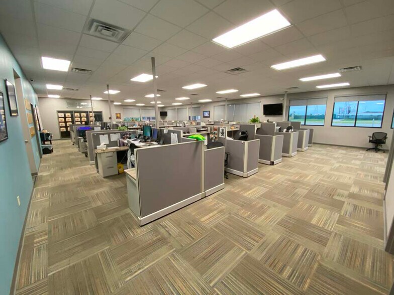 More Photos Of 2021 Goose Lake Rd, Sauget General Retail For Lease