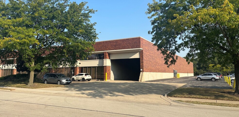 More Photos Of 190-198 W Carpenter Ave, Wheeling Warehouse For Sale