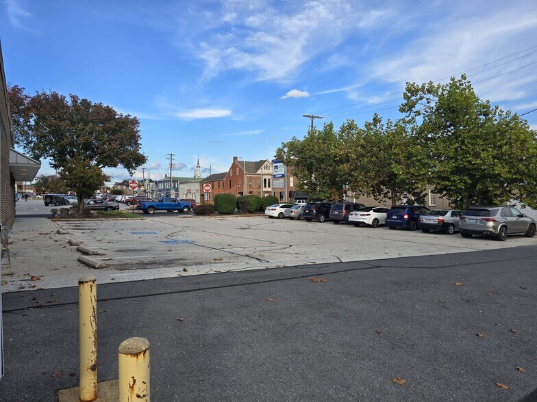 More Photos Of 43 Baltimore St, Hanover Drugstore For Lease