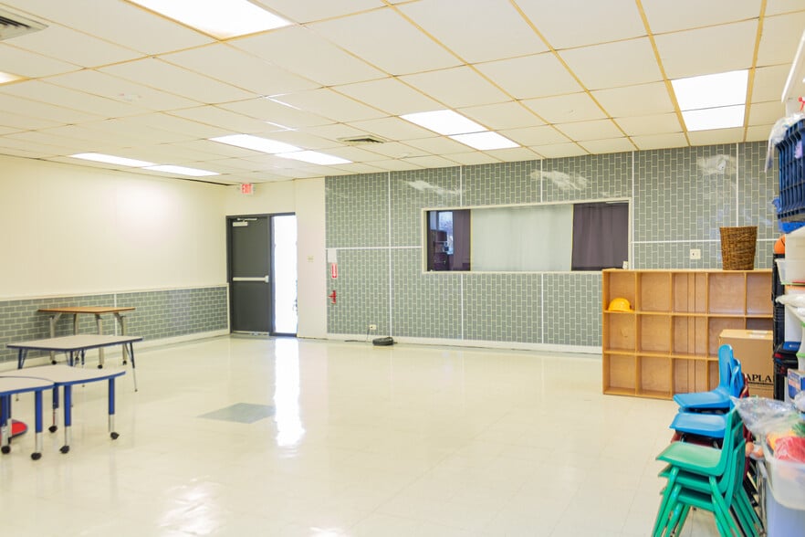 More Photos Of 900 W WM J Bryan Pky, Bryan Schools For Sale