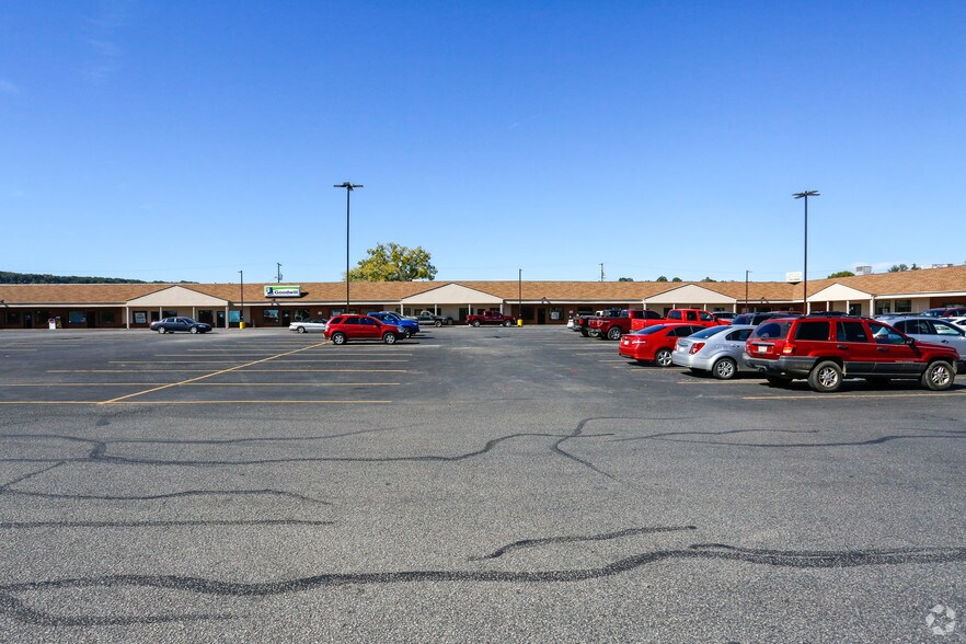 More Photos Of 2-20 Perry Morris Sq, Milton Freestanding For Lease