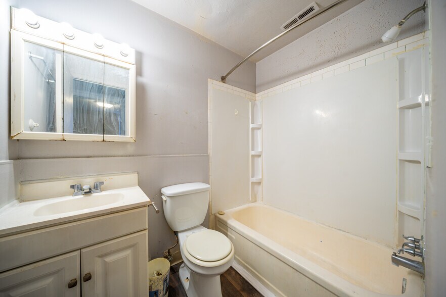 More Photos Of 2307-2707 Washington Ave, Lorain Apartments For Sale