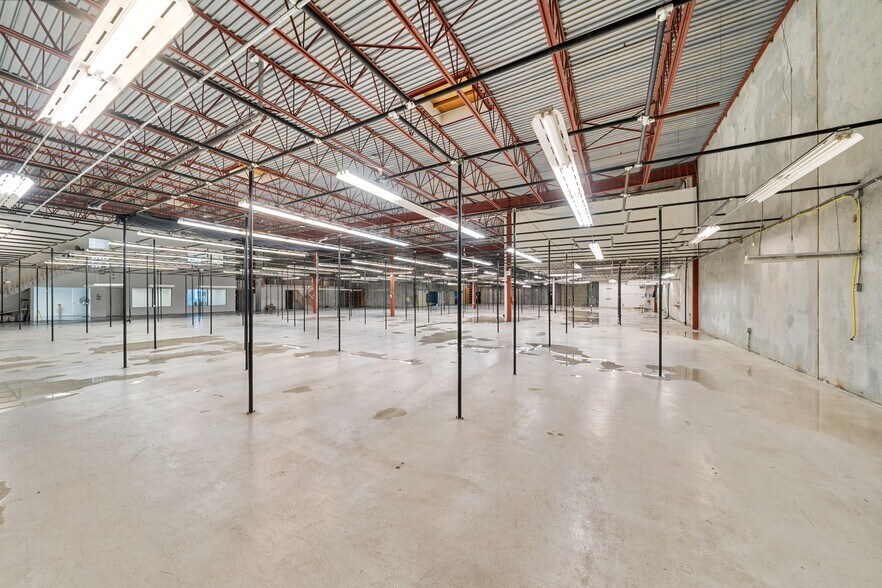 More Photos Of 8920 Fraserton Ct, Burnaby Warehouse For Lease