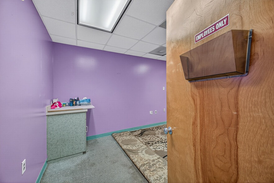More Photos Of 1500 N Pace Blvd, Pensacola Freestanding For Sale