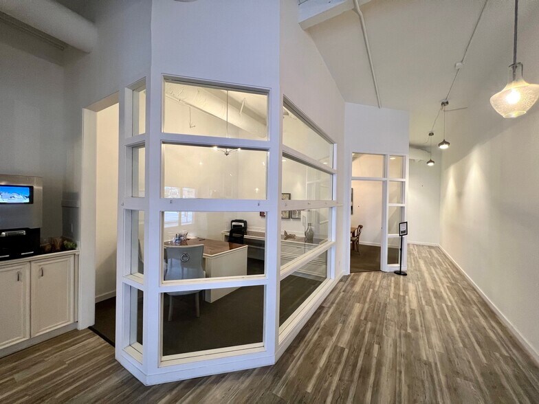 More Photos Of 8675-8697 La Mesa Blvd, La Mesa Unknown For Lease