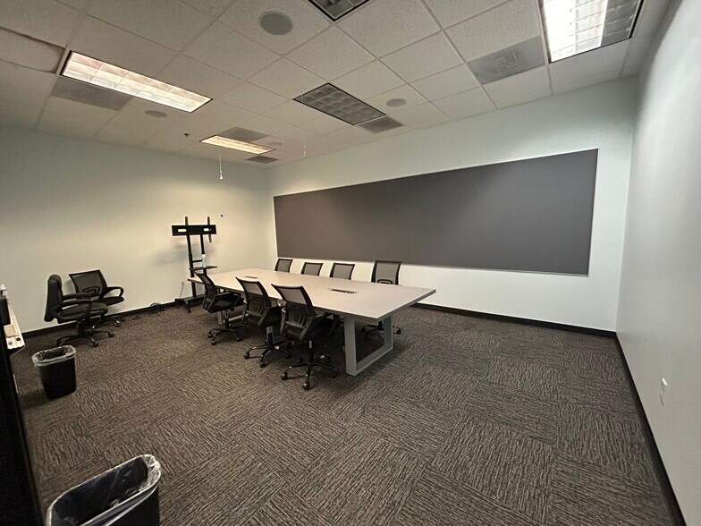 More Photos Of 4343 W Royal Ln, Irving Warehouse For Lease