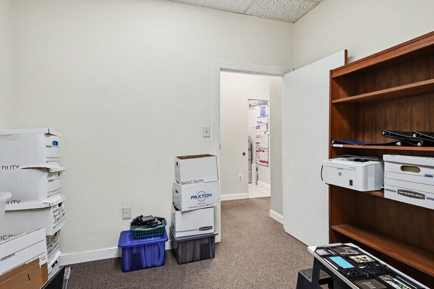 More Photos Of 8407 Richmond Hwy, Alexandria Storefront For Sale