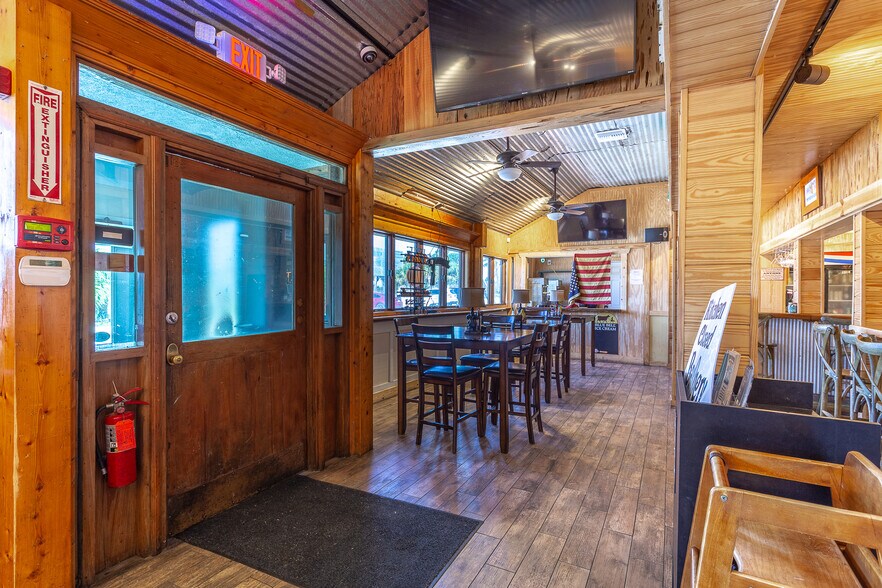 More Photos Of 28 W Bayshore Dr, Saint George Island Restaurant For Sale