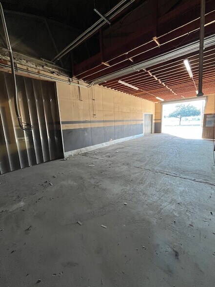 More Photos Of 1280 I St, Reedley Warehouse For Lease