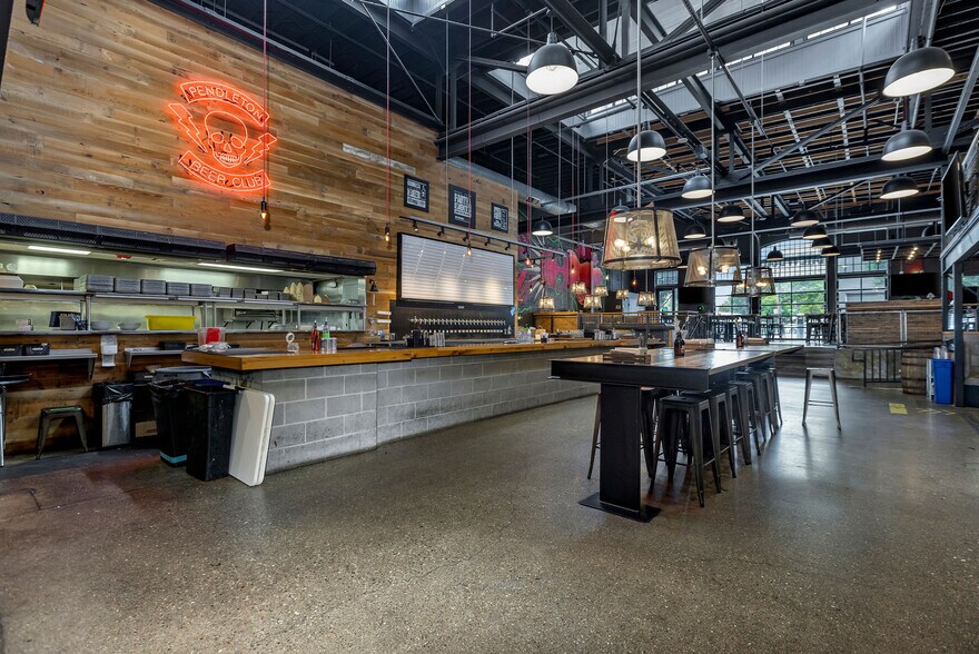 More Photos Of 316-320 Reading Rd, Cincinnati General Retail For Lease