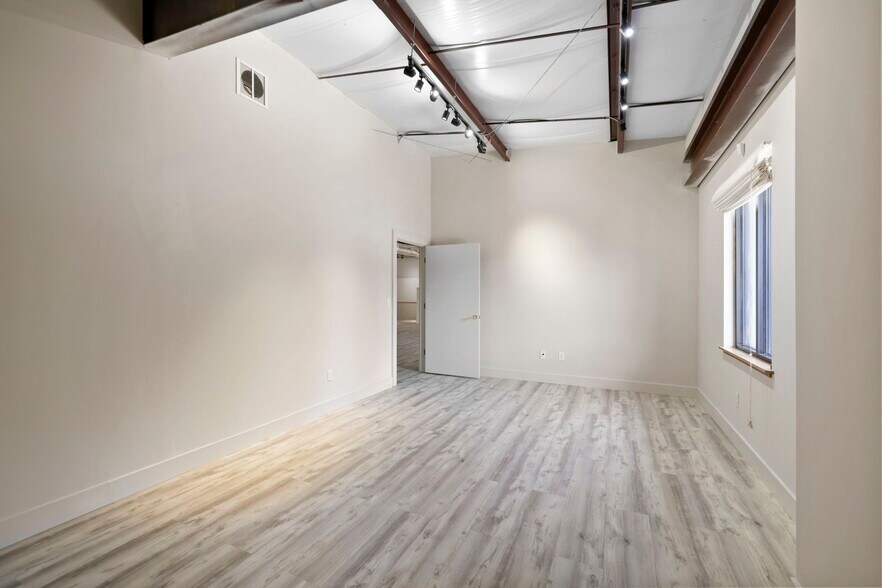 More Photos Of 110 Commercial Blvd, Flat Rock Manufacturing For Sale