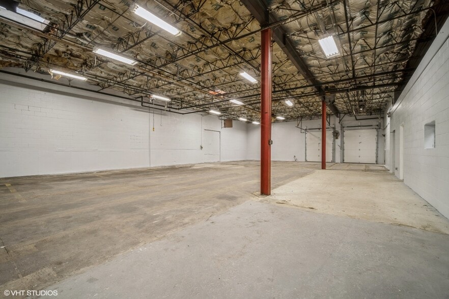 More Photos Of 2068-2068 S Foster Ave, Wheeling Manufacturing For Lease
