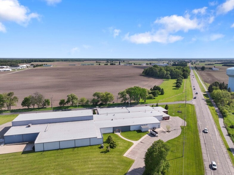 More Photos Of 7878 Gull Rd, Richland Warehouse For Lease