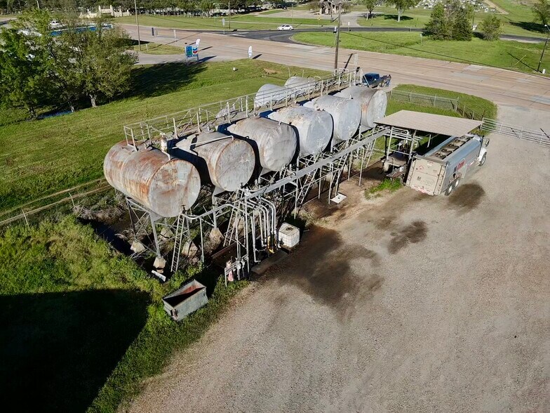 More Photos Of 2190 S Church St, Paris Warehouse For Sale