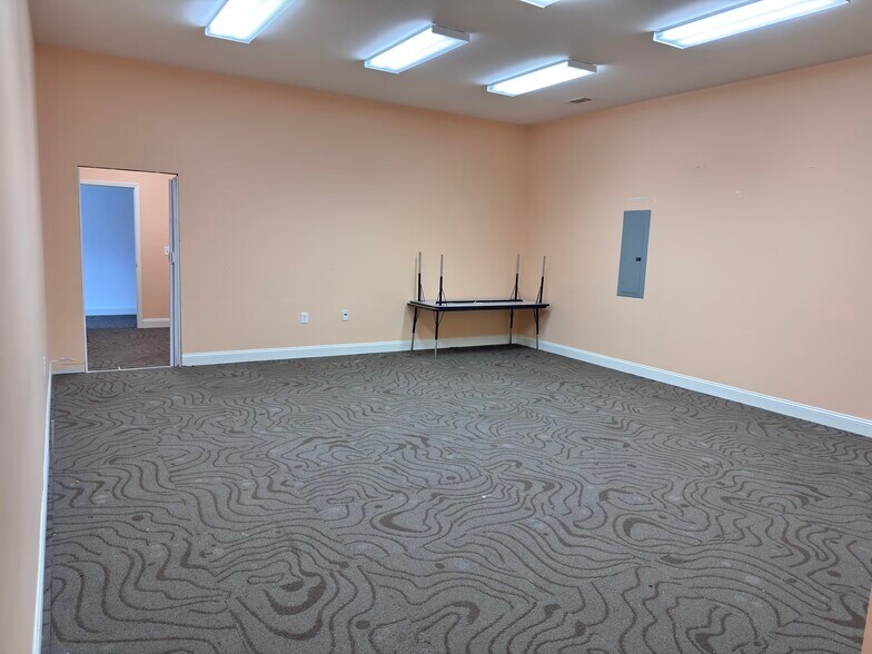 More Photos Of 4209 Oakwood Rd, Oakwood Office For Lease