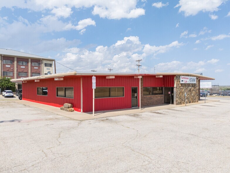 More Photos Of 103 Interstate 40, Shamrock Restaurant For Sale