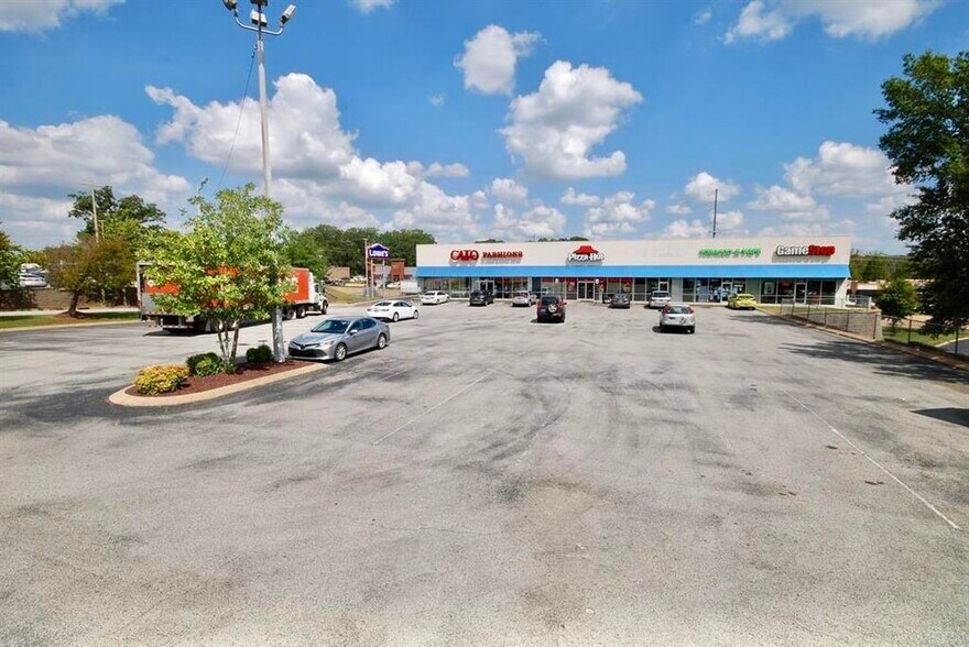 More Photos Of 2095-2103 S Highland Ave, Jackson Storefront Retail Office For Lease