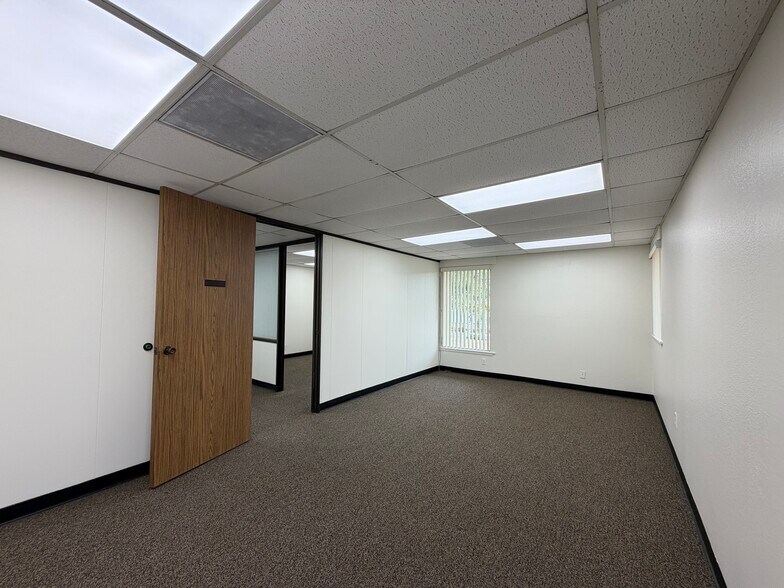 More Photos Of 911 Hacienda Dr, Vista Unknown For Lease