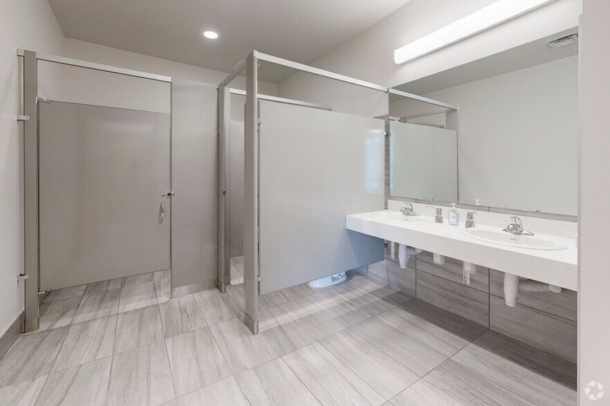 More Photos Of 11011 E 104th Ave, Henderson Distribution For Lease