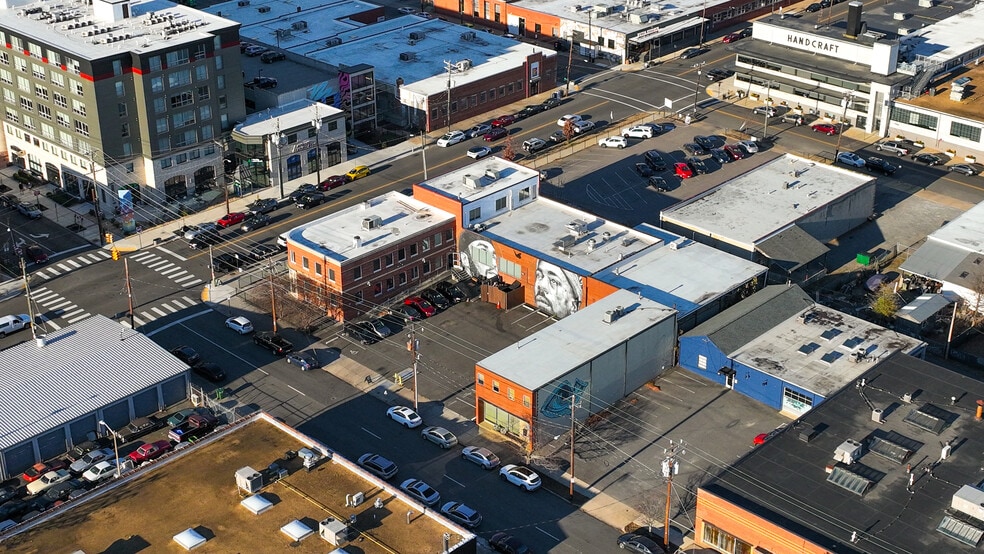 More Photos Of 3310 W Clay St, Richmond Showroom For Lease