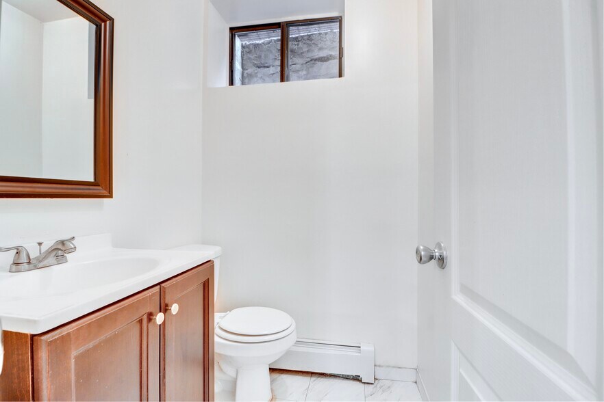 More Photos Of 5926 Bleecker St, Ridgewood Medical For Sale