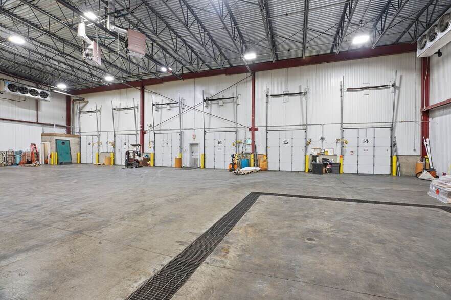 More Photos Of 8201 NE Hickory St, Minneapolis Truck Terminal For Sale