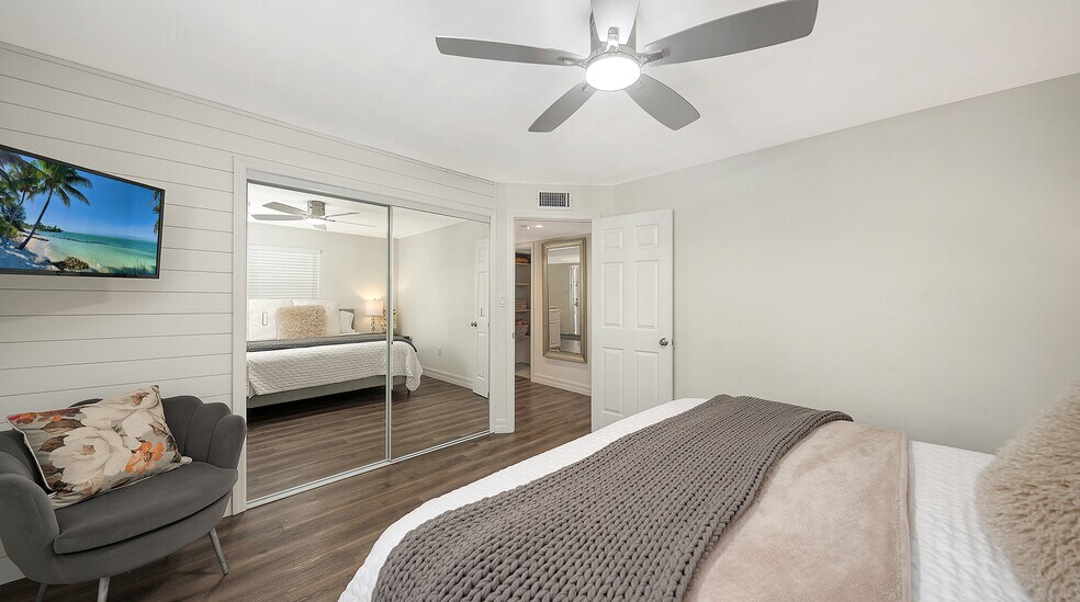 More Photos Of 5610 AVENIDA DEL MARE, Sarasota Specialty For Sale