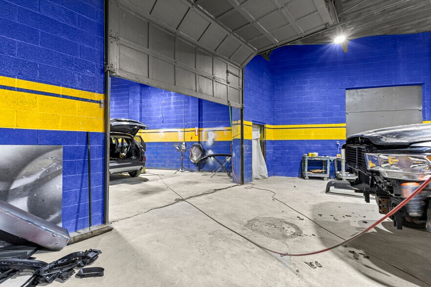 More Photos Of 12950 Lyndon Ave, Detroit Warehouse For Lease