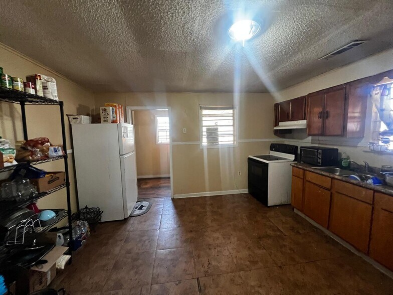 More Photos Of 1217 John St, Greenville Apartments For Sale