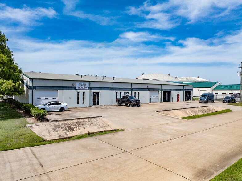 More Photos Of 1440 Brittmoore Rd, Houston Storefront For Lease