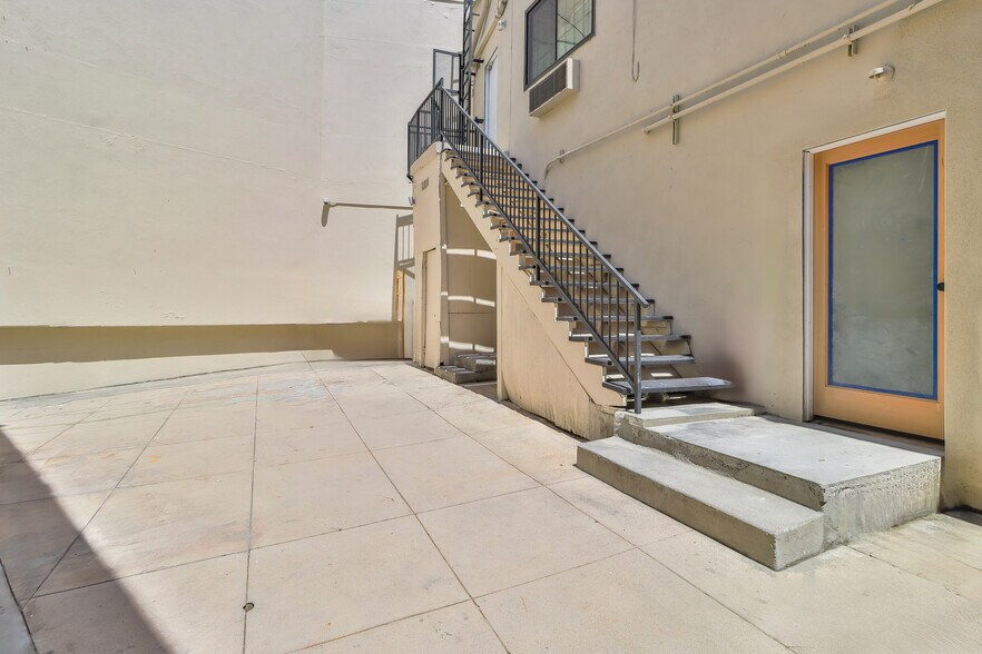 More Photos Of 4514-4518 Hollywood Blvd, Los Angeles Storefront Retail Residential For Lease