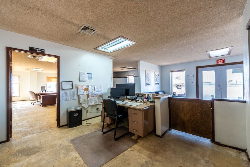 More Photos Of 397 E Evan Hewes Hwy, El Centro Auto Repair For Sale