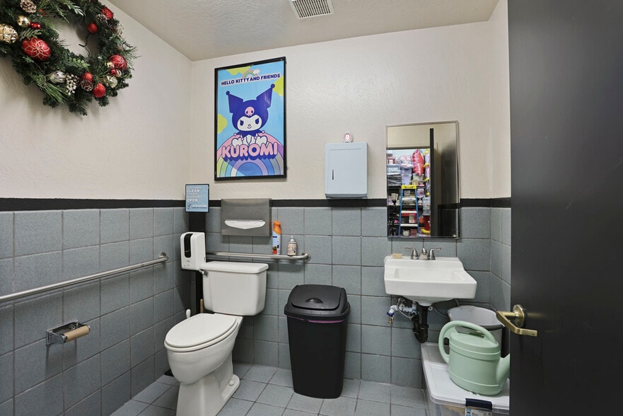 More Photos Of 702 Porter Ave, Stockton Medical For Sale