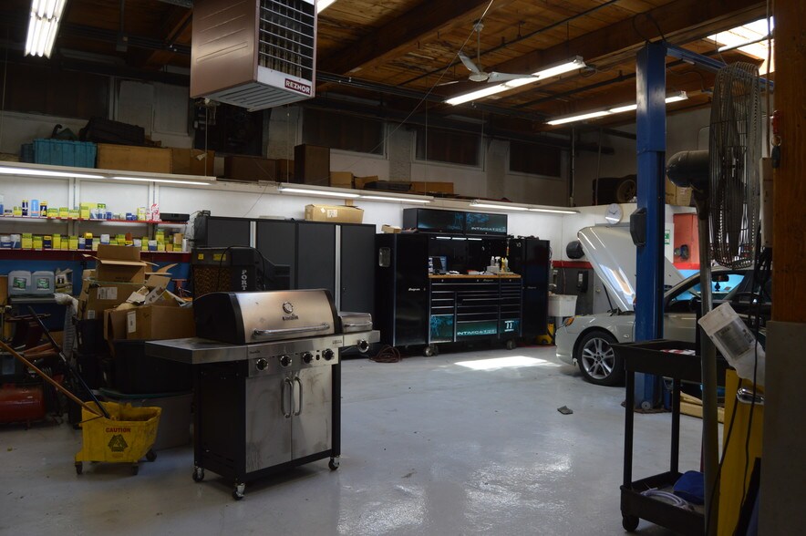 More Photos Of 60 Pine St, Methuen Light Manufacturing For Lease